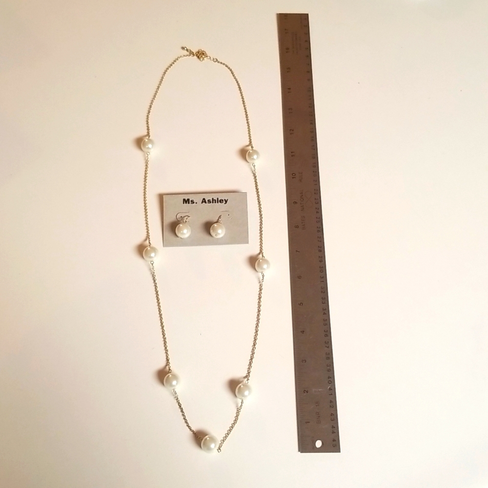 Ms.Ashley faux pearl set